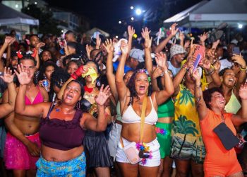 Candeias: Foliões curtem penúltimo dia do carnaval nos distritos