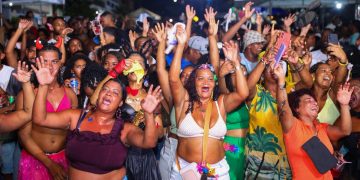 Candeias: Foliões curtem penúltimo dia do carnaval nos distritos