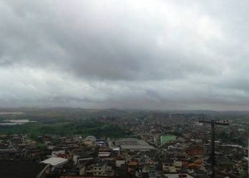 Candeias: Quantidade de chuva esperada para todo o dia caiu em apenas 50 minutos