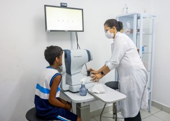 Candeias: Alunos da rede municipal passam por exames oftalmológicos e receberão óculos gratuitamente