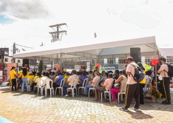 Candeias: Técnicos de saúde debatem sobre a doença de Chagas em praça pública