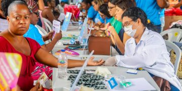 Candeias: Prefeitura nos Distritos beneficia centenas de moradores de Passagem dos Teixeiras