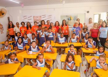 Candeias: Alunos da rede municipal de ensino participam de ação do Maio Laranja