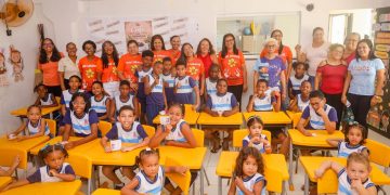 Candeias: Alunos da rede municipal de ensino participam de ação do Maio Laranja