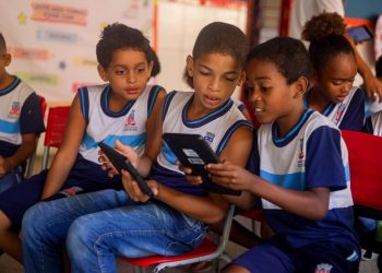 Candeias: SEDUC usa tecnologia como aliada e fortalece o ensino-aprendizagem nas escolas do município