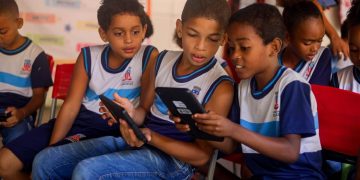 Candeias: SEDUC usa tecnologia como aliada e fortalece o ensino-aprendizagem nas escolas do município