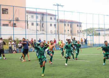 Candeias: Final da Copa Sesla Kids tem gol de goleiro e festa da torcida