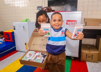 Candeias: Prefeitura inicia entrega de kits de materiais escolares para estudantes da rede municipal