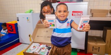 Candeias: Prefeitura inicia entrega de kits de materiais escolares para estudantes da rede municipal