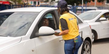 Candeias: SEMOB realiza ação de conscientização com simulação de acidente na Praça Irmã Dulce