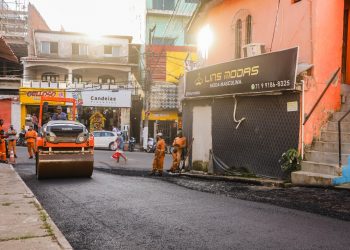 ‘Asfalta Candeias’: Prefeitura intensifica serviços e pavimenta 5 localidades em menos de uma semana