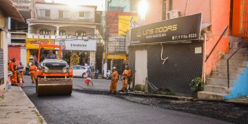 ‘Asfalta Candeias’: Prefeitura intensifica serviços e pavimenta 5 localidades em menos de uma semana
