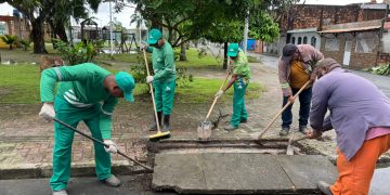 Candeias: Técnicos da Defesa Civil e SEMAN atendem chamados de moradores após forte chuva