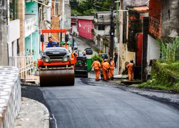 Programa Asfalta Candeias chega ao bairro do Santo Antônio