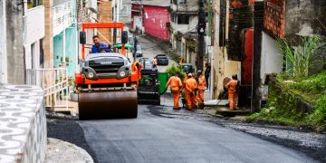 Programa Asfalta Candeias chega ao bairro do Santo Antônio