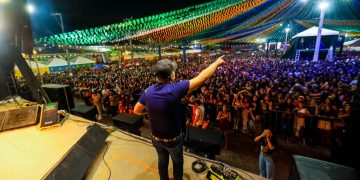 Candeias: 2º dia de São João é marcado por apresentações de grandes nomes da música e artistas locais.