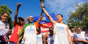 Candeias: Autoridades e população candeense recebe o Fogo Simbólico do 2 de Julho