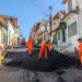 Asfalta Candeias: Prefeitura pavimenta Rua Andaluzia e moradora brinca: “Agora só falta comprar um patins”