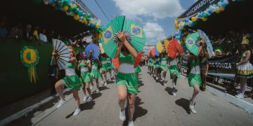 7 de Setembro: Desfile reúne centenas de pessoas pelas ruas do município