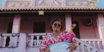 Candeias: Prefeitura conclui curso de flores artificiais com entrega de certificados