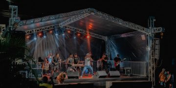 Candeias: No ritmo do samba, moradores de Passagem dos Teixeiras curtem dia festivo de Nª. Sª. de Nazaré